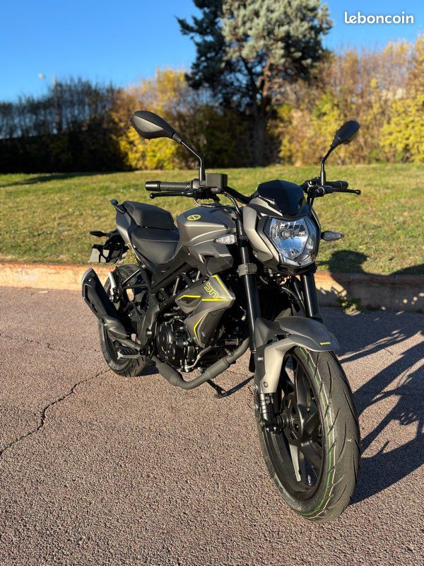 Benelli BN 125 / pratiquement neuve garantie